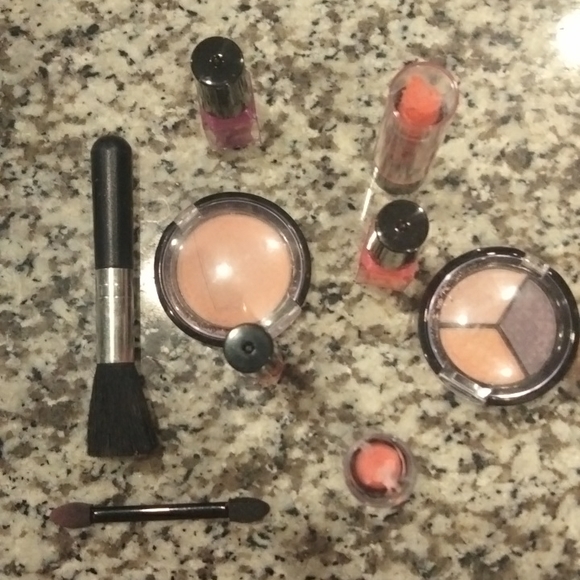 Makeup kit - Picture 2 of 2